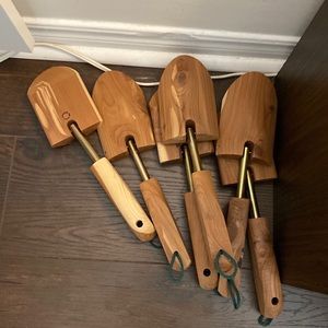Set of 2 solid wood shoe trees. Spring loaded.